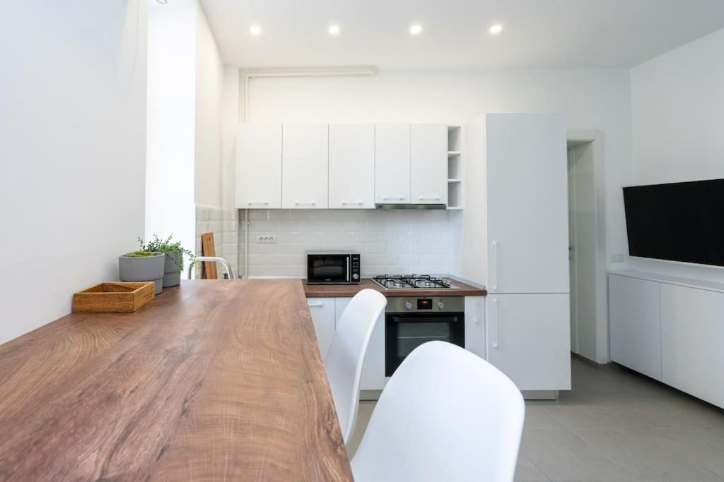Holiday Vibe - 2R Apartment In Piata Romana Бухарест Екстер'єр фото