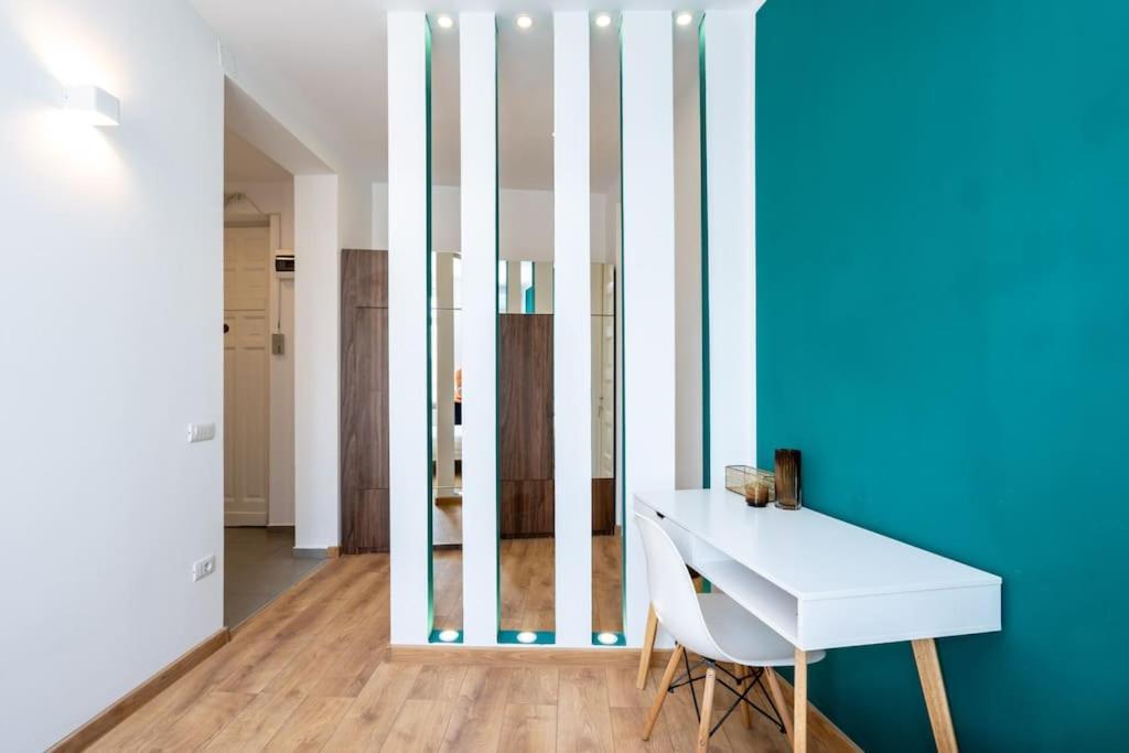 Holiday Vibe - 2R Apartment In Piata Romana Бухарест Екстер'єр фото