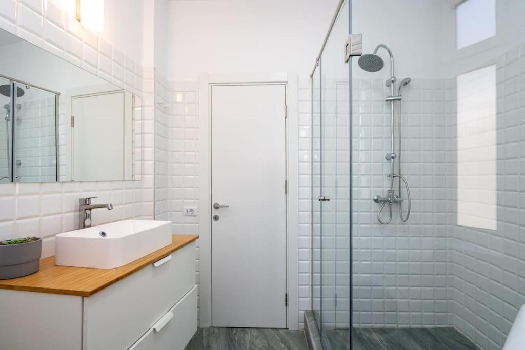 Holiday Vibe - 2R Apartment In Piata Romana Бухарест Екстер'єр фото